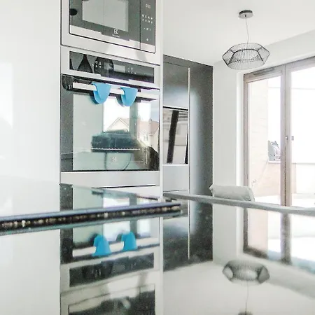 Three-bedroom In 公寓