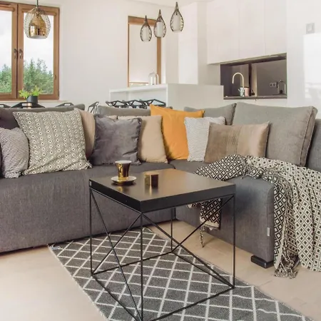 Three-bedroom In 公寓