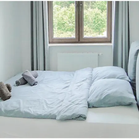 Three-bedroom In 公寓 *
